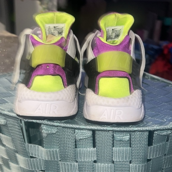 Nike White and Purple Sneakers Classic Athletic Design - Picture 3 of 5